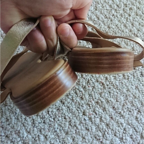 Saks Fifth Avenue COLLECTION Leather Strap Sandals size 7 - Picture 3 of 10